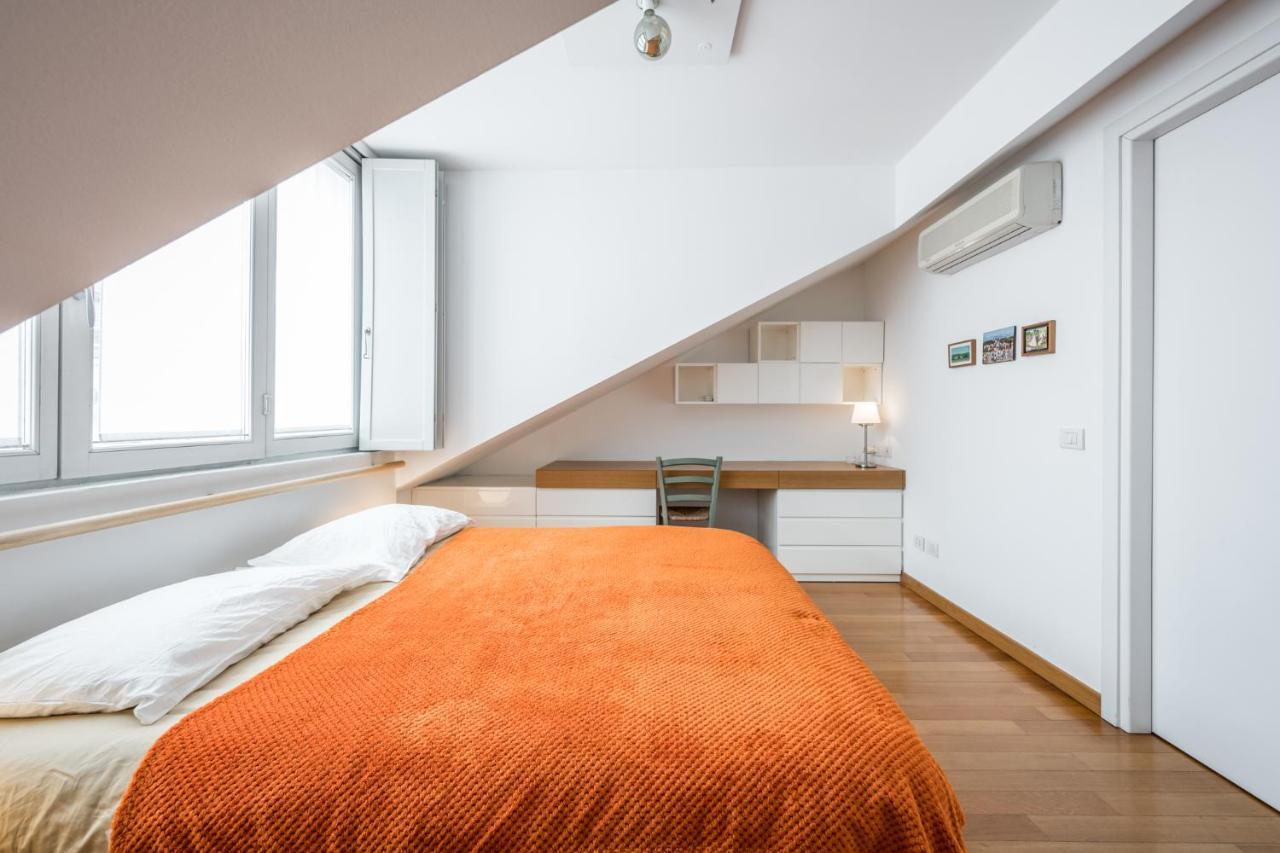 The Orange Attic - Navigli Area Apartment Milan Bagian luar foto